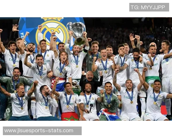 欧冠激战曼联主场狂胜莱比锡五球大捷全场沸腾