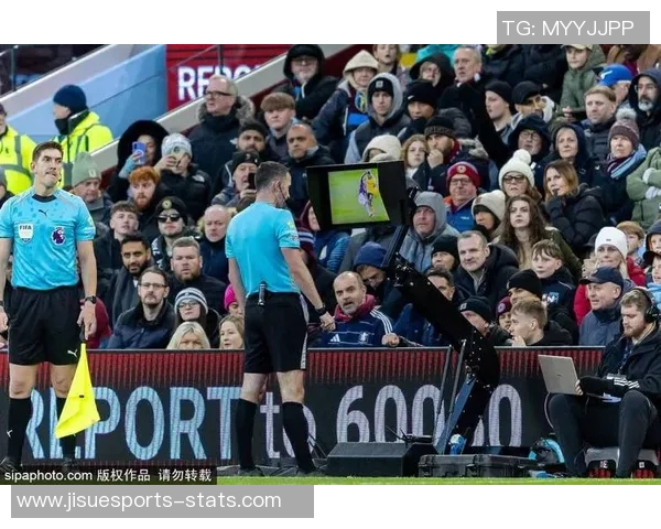 英超激战：多特蒙德4-3逆转AC米兰乌龙球引爆全场激情时刻回顾