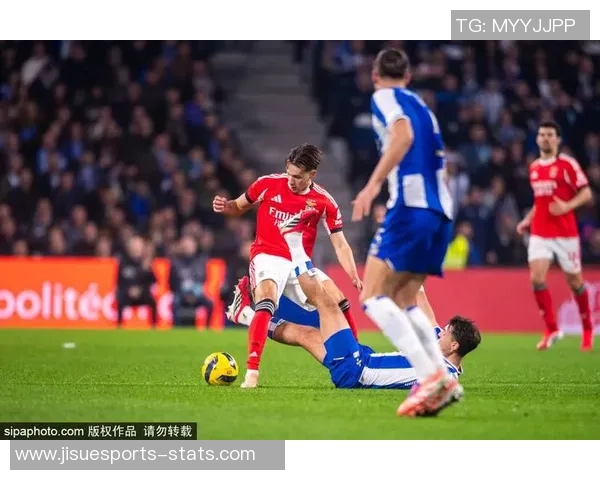 中超激战拜仁与波尔图握手言和红牌事件引发全场热议与转会猜想