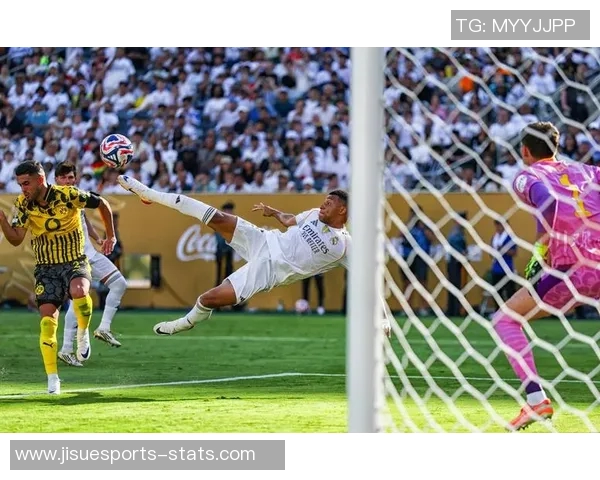 世界杯激战：多特蒙德逆转尤文图斯神扑瞬间点燃全场激情